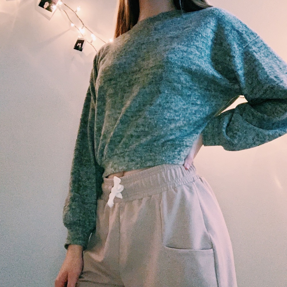 Forever 21 Light Gray Cropped Sweater